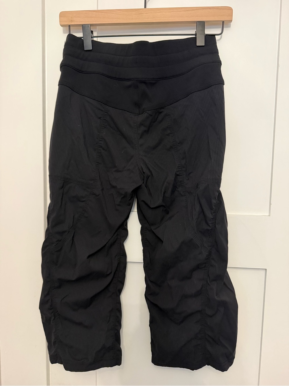 Lululemon cropped relaxed fit capri pants size 4 - Picture 2 of 2